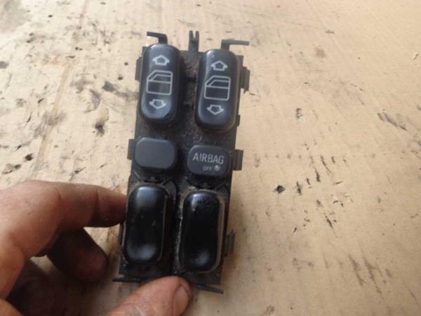 BOUTON LEVE VITRE MERCEDES CLASSE A W168 - Vue 1